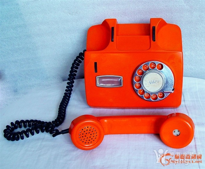 80年代红色拨盘电话机(八十年代的电话机是什么样子的)