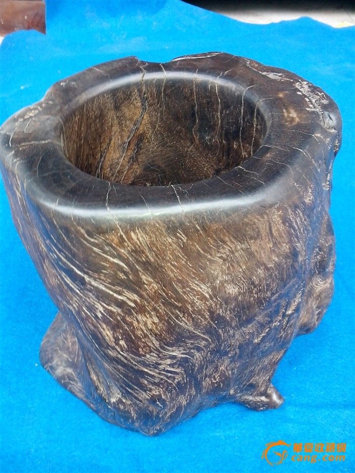 阴沉铁梨木笔筒