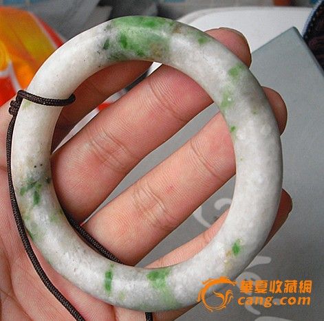 大开门 清代白地飘干青老坑翡翠粗圆条手镯(完整)
