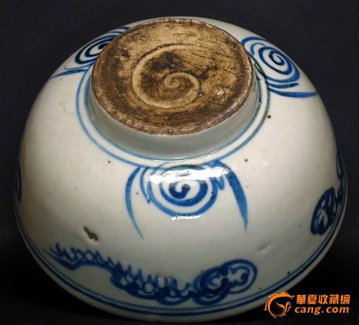 明 空白期青花卷云碗