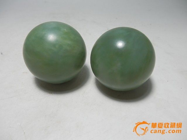 手把件玉球一对