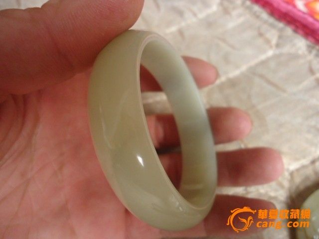 翡翠吊坠市场的蓬勃发展与未来趋势