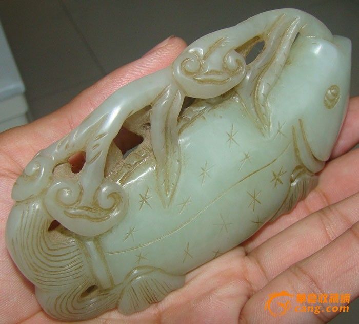 清代和田青白玉鱼