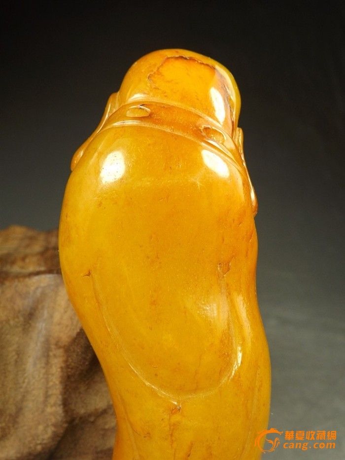 明代晚期.圆雕大佛像和田黄玉带沁色大把件