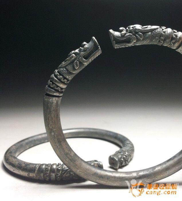 明代,精品龙头银手镯一对 总重132.8克