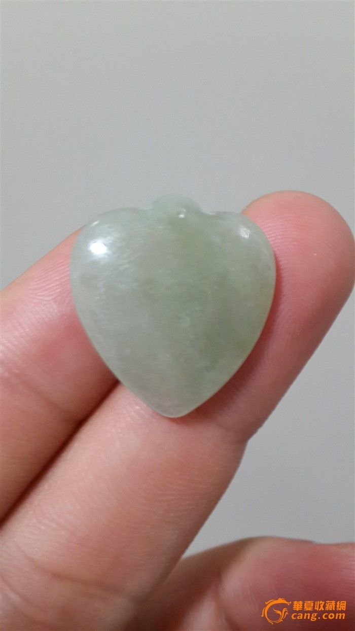 地摊 玉石 翡翠 > 翡翠心型挂件