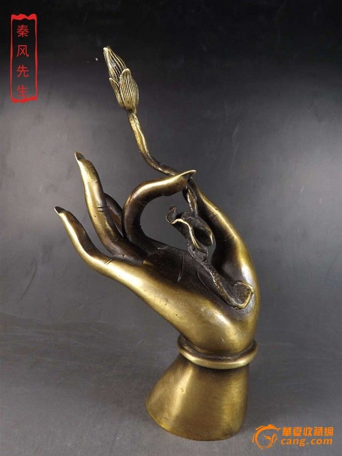 清代老黄铜观音菩萨手执莲花摆件