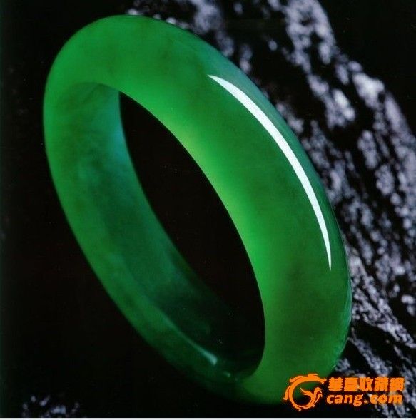 玻璃种帝王绿翡翠手镯