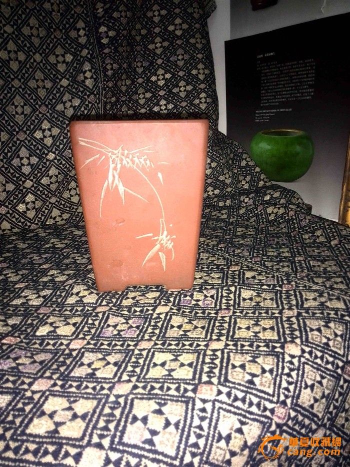 地摊 杂项 紫砂壶 文革毛国强刻花盆 地摊还有百件商品待售 编号 上传