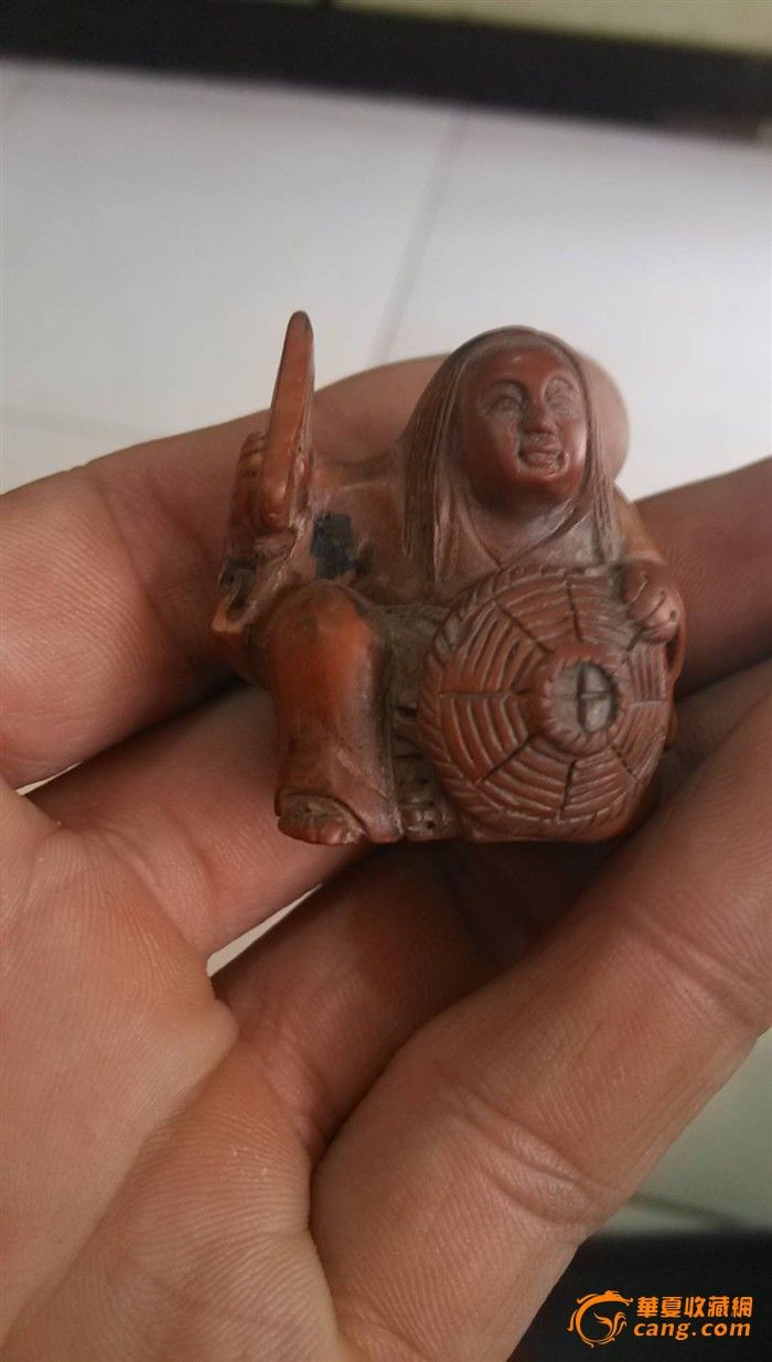 玉松款黄杨木雕人物