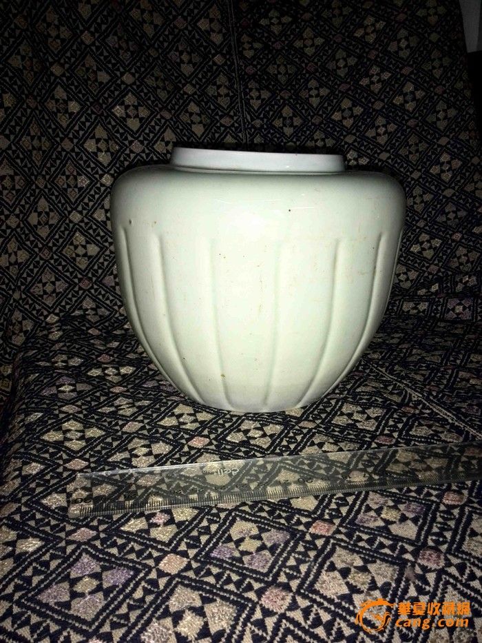 民国宜兴青瓷瓜棱罐 地摊还有百件商品待售