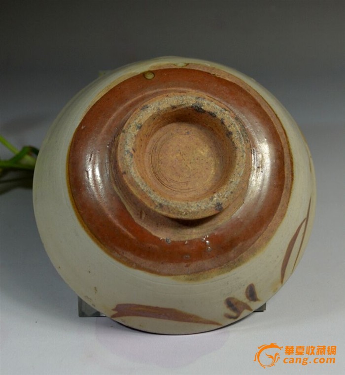 金元.耀州褐釉花草纹茶碗