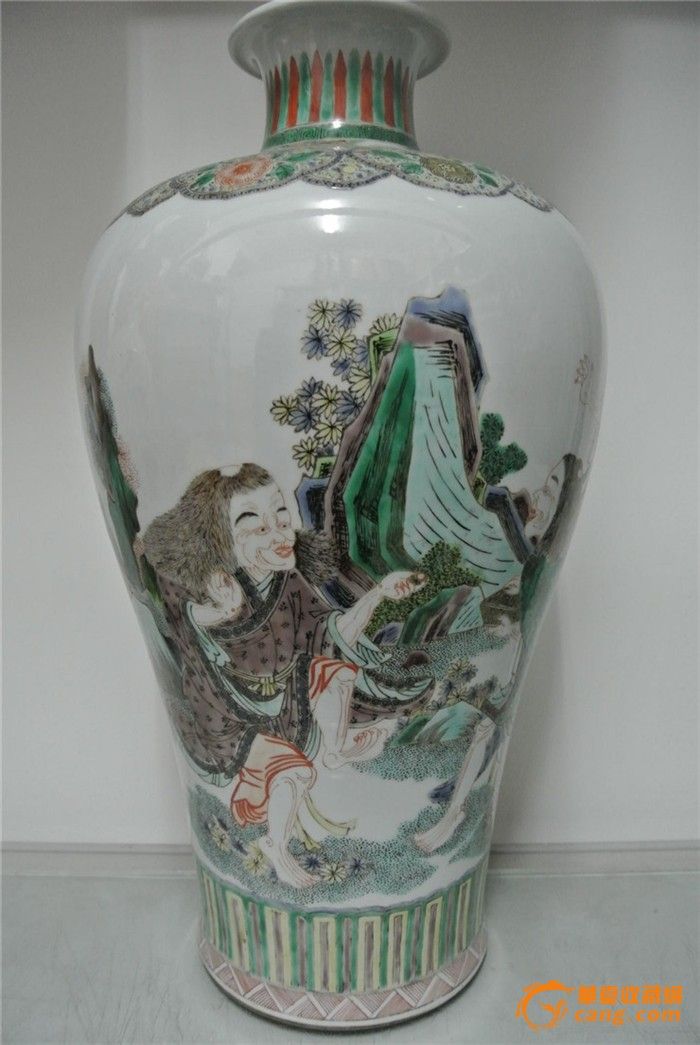 康熙五彩人物梅瓶