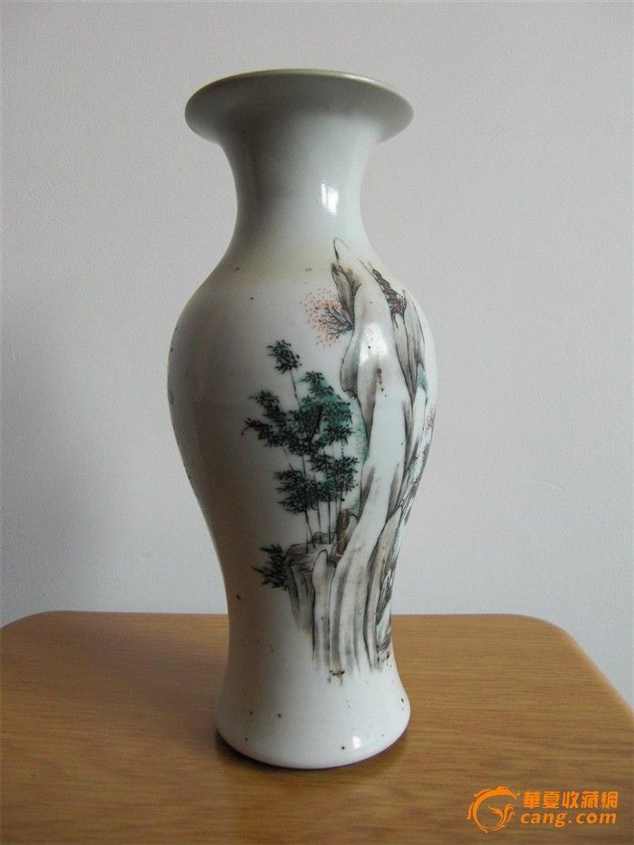 民国名家浅绛彩观音瓶